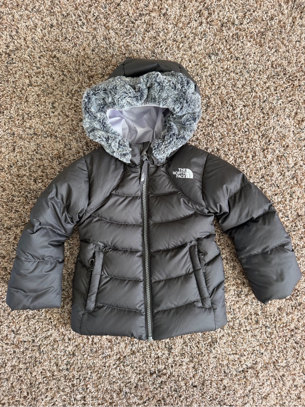 The North Face Toddler Girls Polar Down Parka Jacket w/ Faux Fur Hood, size 2T